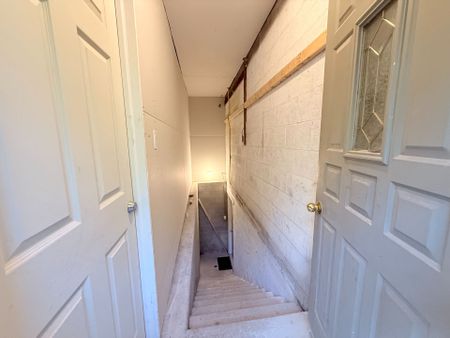 For Lease - 38 Burnhamthorpe Road Unit# Lower, Oakville, Ontario - Photo 3