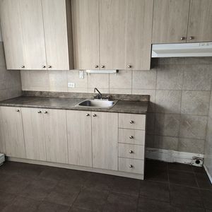 3 1/2 à Louer Tranquille Dans Un Triplex - Photo 2