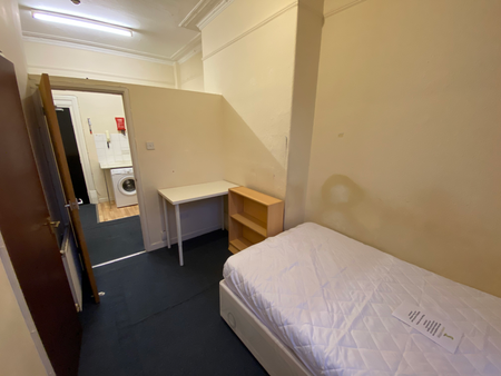 Flat 3, 32 Kelso Road, LS2 9PR, Leeds - Photo 3