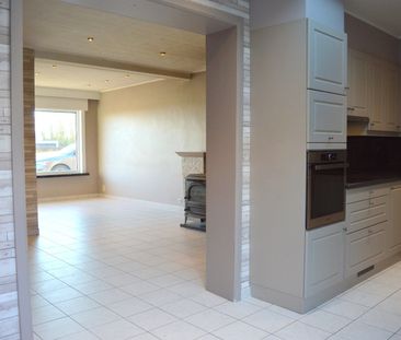 Rustig gelegen gezinswoning met 4 slaapkamers - Photo 2