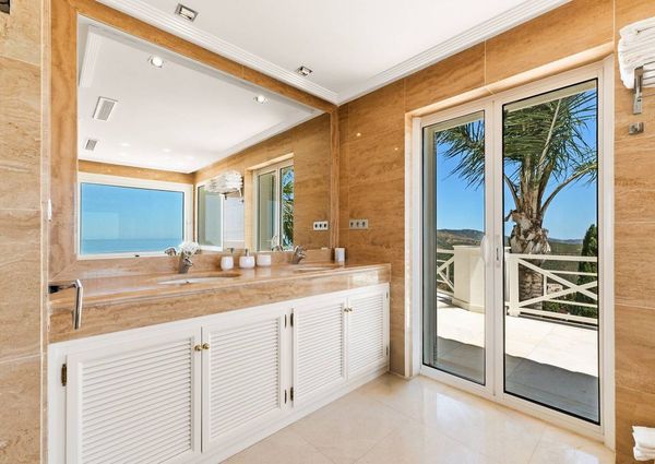 Luxury Villa for rent in Marbella Del Este, Andalusia