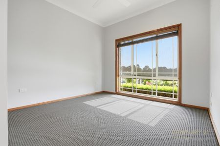 Spacious Family Home with Pool - Photo 2