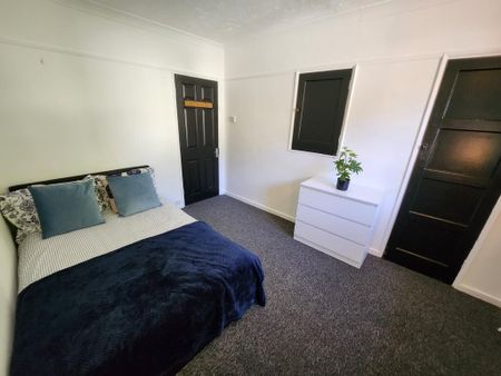 4 bedroom terraced house to rent - Photo 3