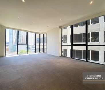 Newly Renovated Apartment in the Iconic Inmark Tower - Photo 1