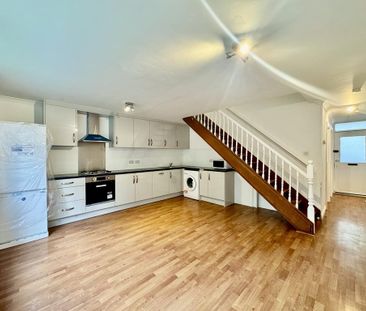 4 bedroom terraced house to rent - Photo 3