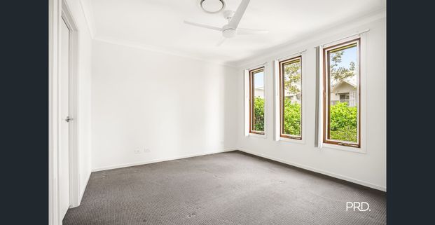 Beautiful Three-Bedroom Home in Waterside Estate - Photo 1