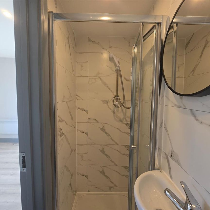 Vincent Gardens, Sheerness ME12, London - Photo 1