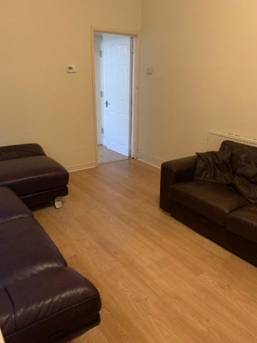 5 bedroom semi-detached house to rent - Photo 2