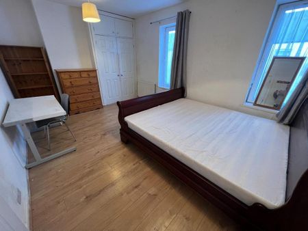 4 bedroom terraced house to rent - Photo 5