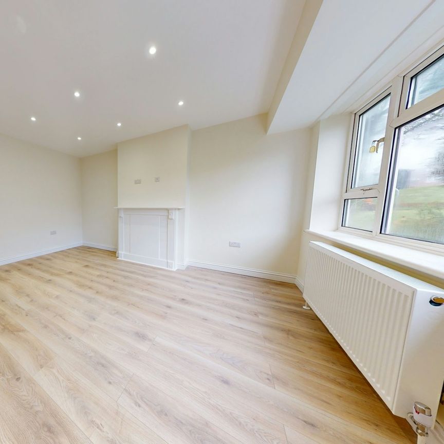 Flat to rent on - Photo 1