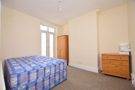 4 bedroom terraced house to rent - Photo 4