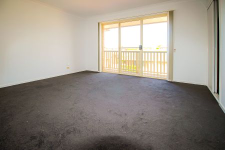 3 BEDROOM TOWNHOUSE - Photo 2