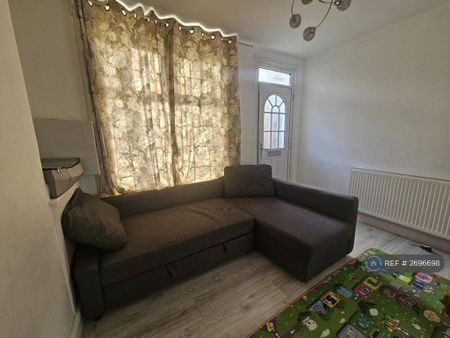 3 bedroom terraced house to rent - Photo 3