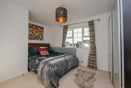 4 bedroom semi-detached house to rent - Photo 5