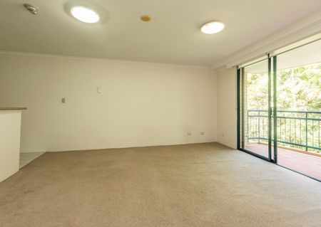 Stunningly Presented One Bedroom Apartment - Photo 5