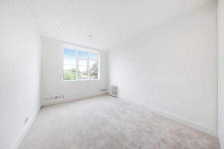 2 bedroom flat in 33 Grove End Road - Photo 3