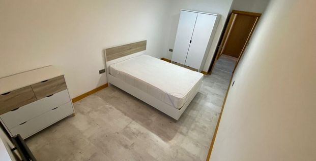 Flat 1, St Michaels Road, Headingley, Leeds, LS6 3AW - Photo 1