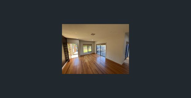 Quality Townhouse! - Photo 1