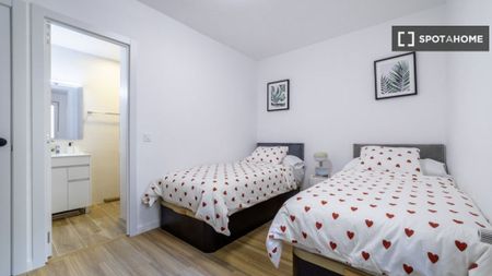 4 room luxury Flat for rent in Madrid, Spain - Photo 4