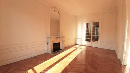 location Appartement T5 DE 237.9m² À PARIS - Photo 3