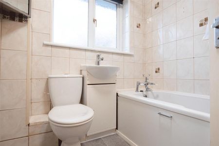 2 bedroom semi-detached house to rent - Photo 5