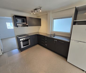 2 Bedroom Te Aro - Photo 2