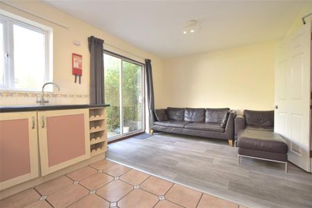 1 bedroom semi-detached house to rent - Photo 2