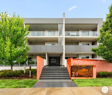 Light, Space and Resort-Style Living - Photo 2