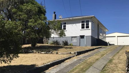 Sunny, Stand-Alone Three-Bedroom Home - Photo 3