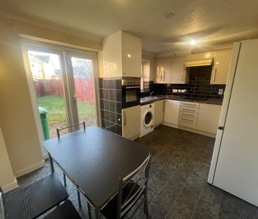 3 bedroom semi-detached house to rent - Photo 3