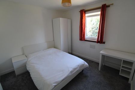 3 bedroom flat to rent - Photo 3