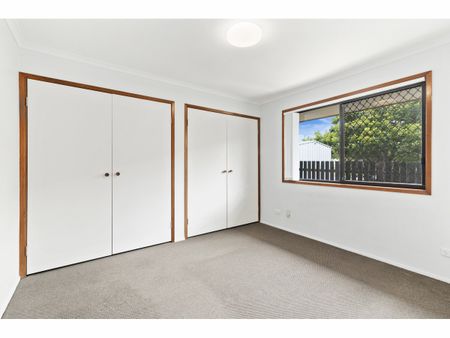 Great duplex in quiet cul de sac - Photo 3