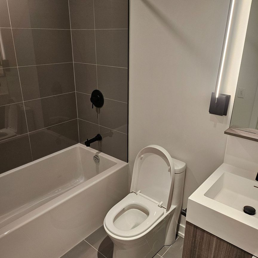 For Lease - 127 Broadway Avenue Unit# 410, Toronto, Ontario - Photo 1