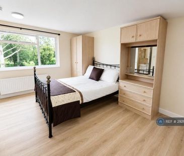 4 bedroom semi-detached house to rent - Photo 3