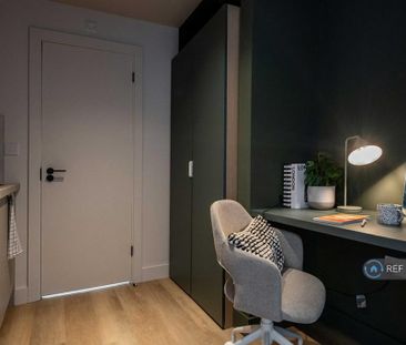 1 bedroom in a house share to rent - Photo 2