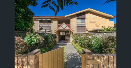 Well maintained property, tucked within the highly sought-after suburb of Cumberland Park - Photo 3