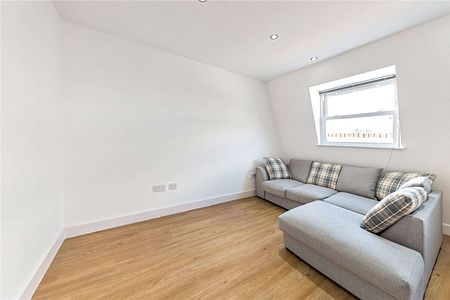 A recently refurbished 1 bedroom apartment on Battersea Park Road. - Photo 2