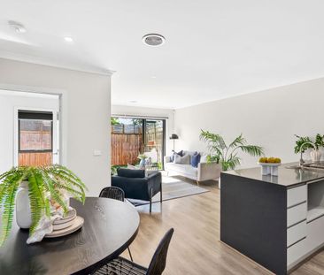 Modern style & low-maintenance living in a prime location - Photo 5