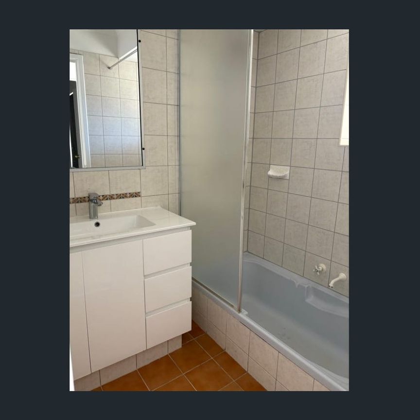 Recently painted & new flooring throughout - Photo 1