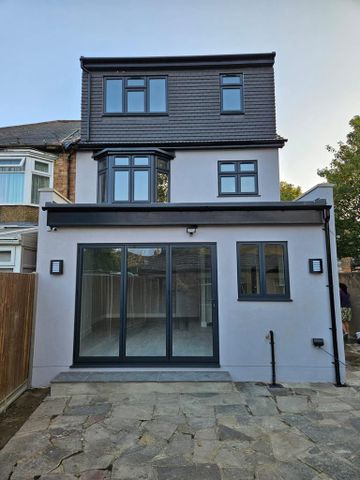 5 bedroom semi-detached house to rent - Photo 5