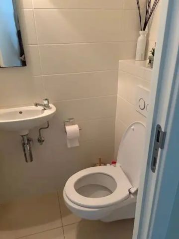 Ongemeubeld tweeslaapkamer-appartement in moderne residentie in Mariakerke - Foto 3