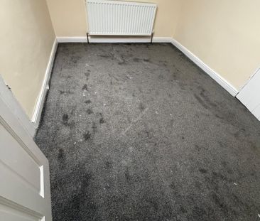 THREE BEDROOM TERRACED PROPERTY - Photo 3