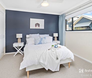 Stylish, Central & Fully Furnished Townhouse - Short-Term Lease - Photo 5