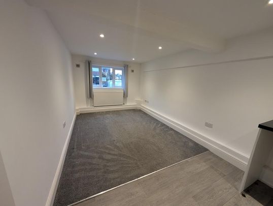 2 bedroom ground floor flat to rent - Photo 1