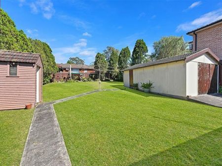 Spacious 2 Bedroom House - Photo 5
