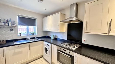 2 bedroom semi-detached house to rent - Photo 4