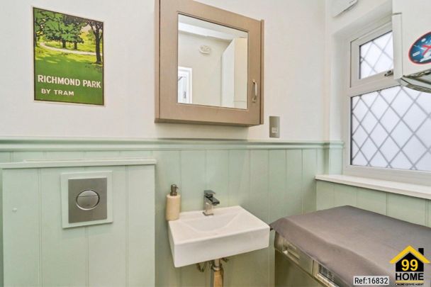 4 bed End of Terrace in Barnfield Avenue , Kingston upon Thames, KT2 5RE - Photo 1