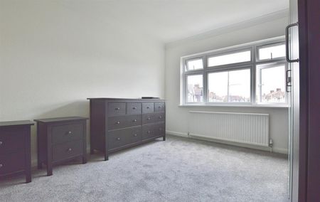 2 bedroom Flat To Let - Photo 3