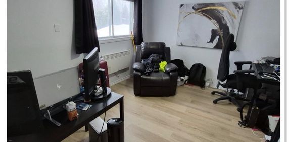 5 1/2 rénové à louer - Photo 2