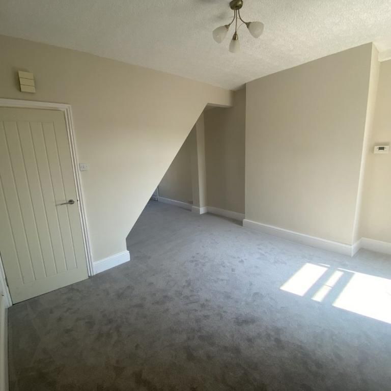 2 bedroom property to rent - Photo 1